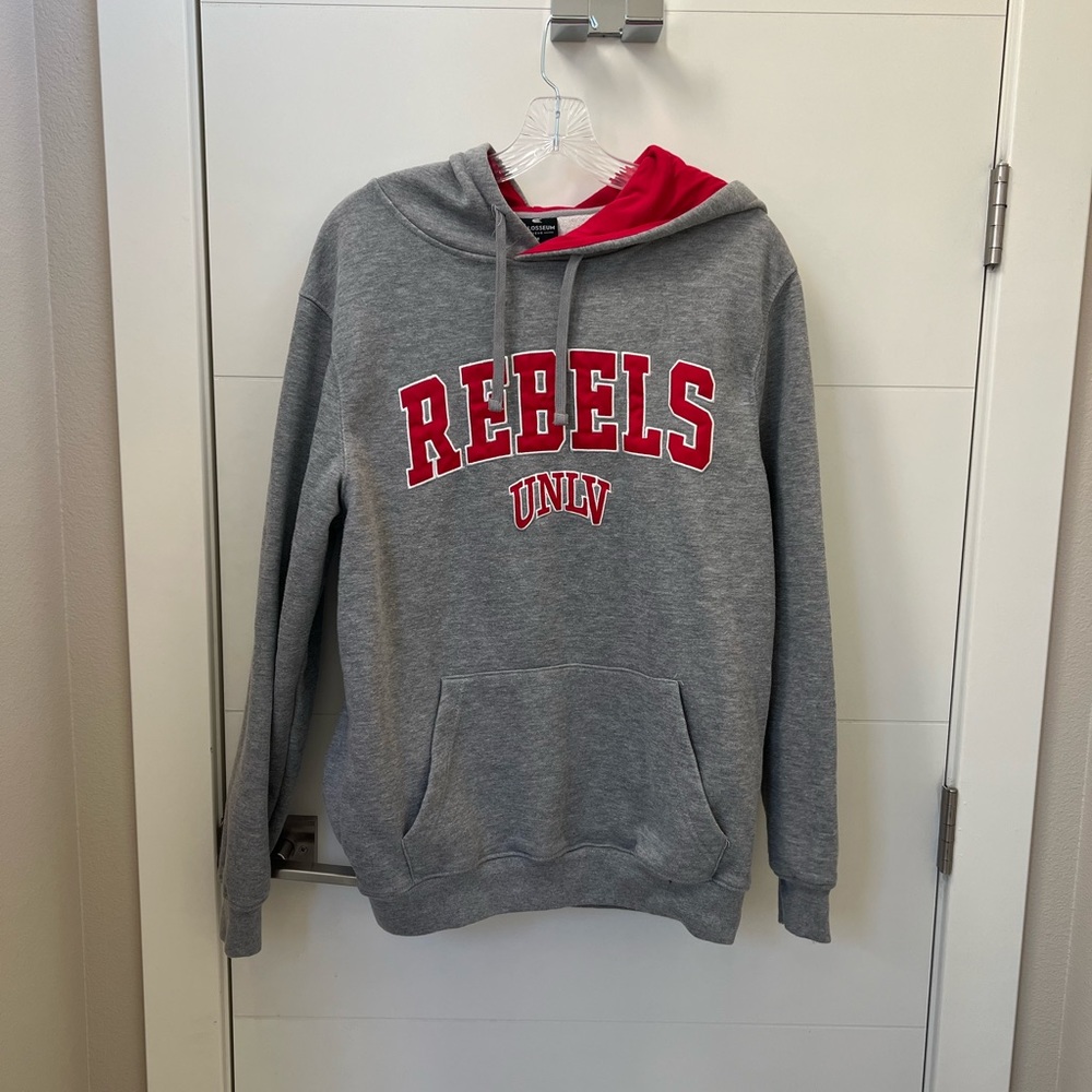 UNLV Rebels sweatshirt. Size: M
